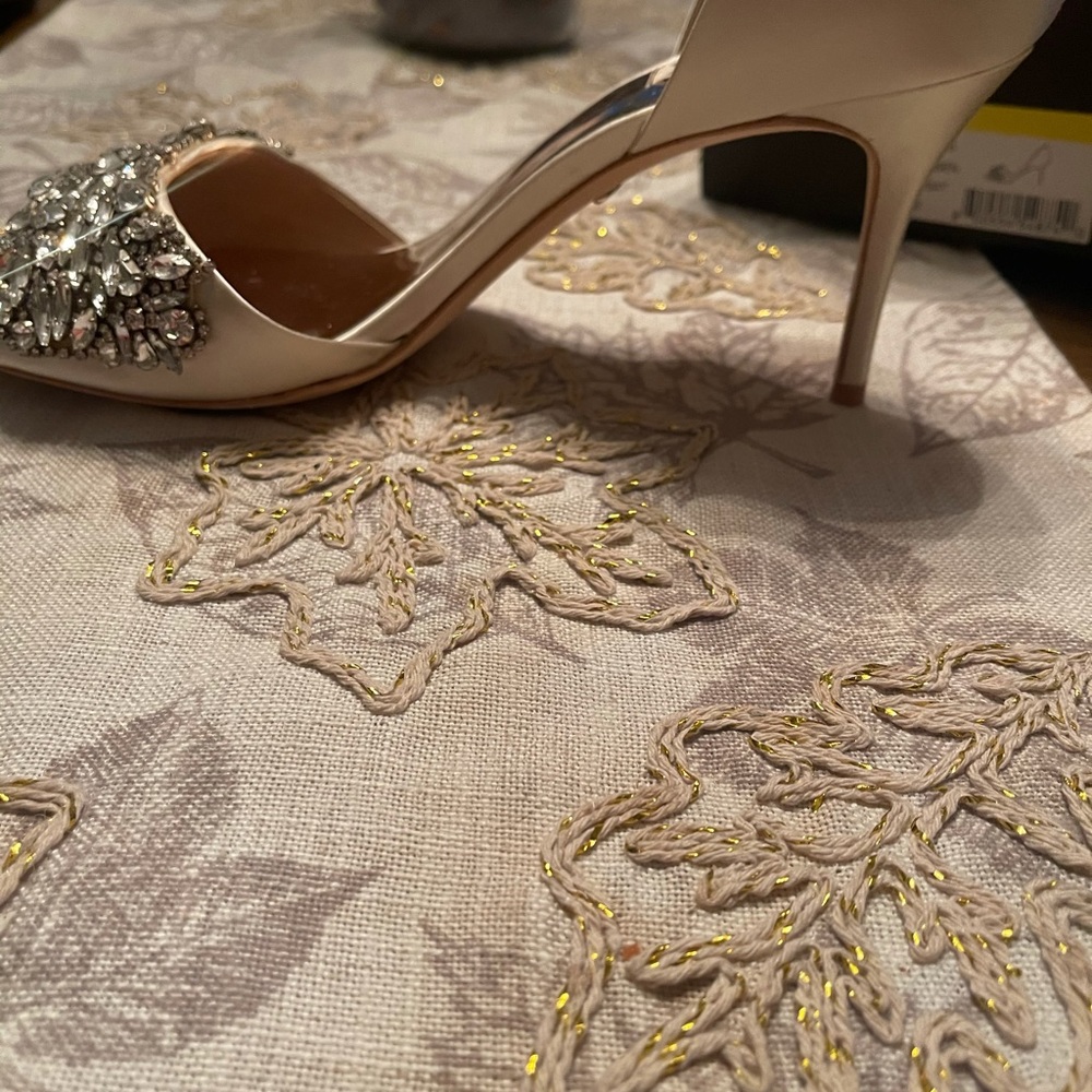 Badgley Mischka Bridal shoes size 10 3” heel